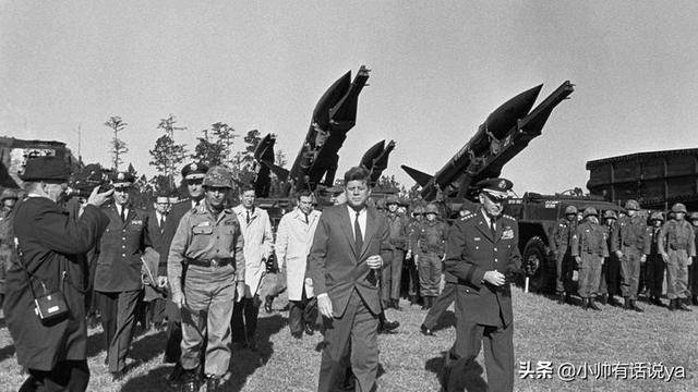 蘇聯陣營200名專家訪美，一下飛機就集體叛變，10年后全“消失”
