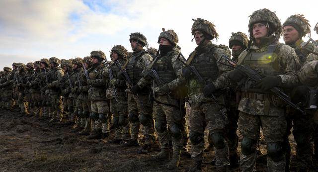 不惜付出亡國的代價，烏克蘭挑起頓巴斯戰爭，為加入北約值嗎？