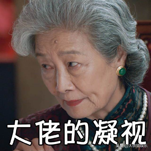 這才是“絕世美人”的模樣，臉上全是天然美，白發皺紋擋不住氣質