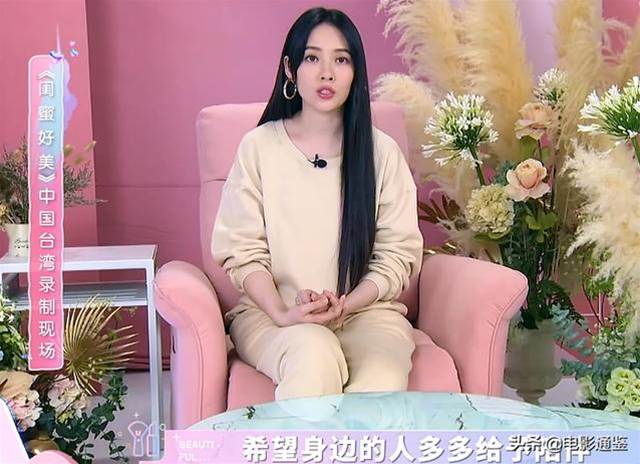 向太幫忙帶孫女，37歲郭碧婷露面營業，面色紅潤氣質絕絕子