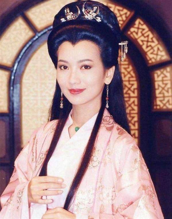 六十六歲“白娘子”趙雅芝依舊美艷動人