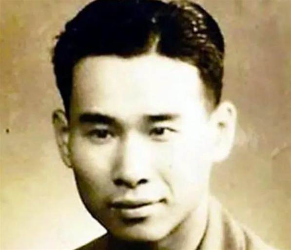 失明老兵隱姓埋名71年，竟是抗日英雄，軍隊派出六輛坦克迎接他