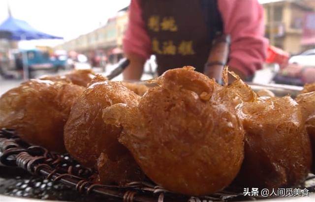 陜西小伙子在集市上賣祖傳小吃，從2毛漲到1元1個，一天賣出3千個