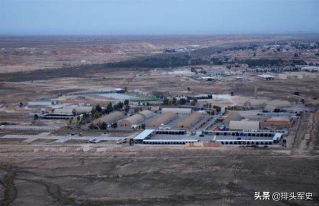 卡車拉面粉路過基地，突然車斗一翻伸出火箭筒，2名美軍當場倒下