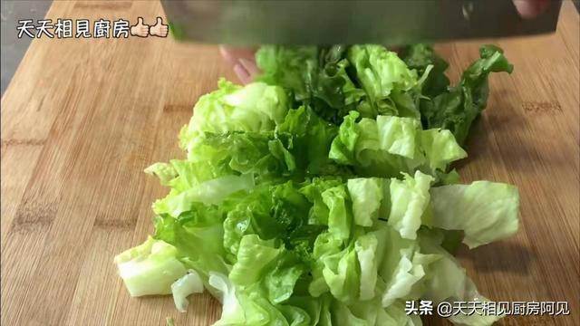 生菜最好吃的做法，加三個雞蛋比吃肉都香，我家一周吃六次