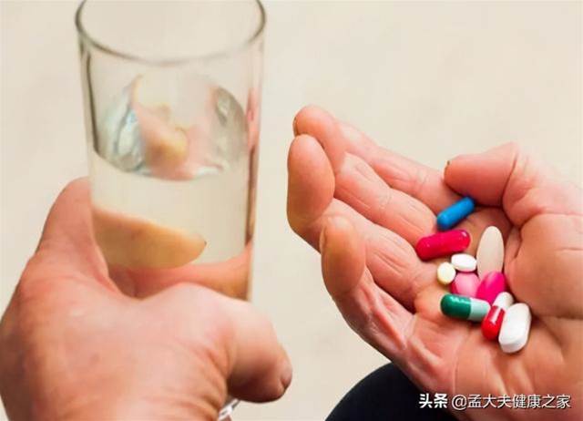 除了吃頭孢不能喝酒，還有5種藥吃完也不能喝酒，告訴你的酒友