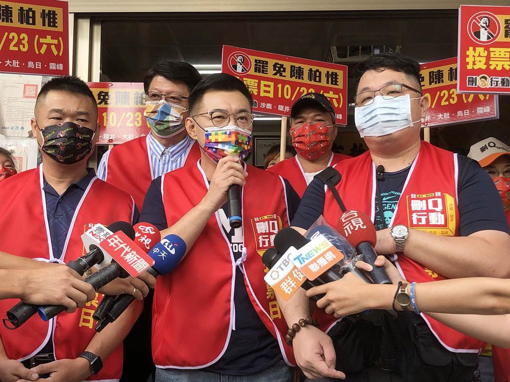 國民黨主席江啟臣今天指出，當民進黨站出來挺背離民意的人時，等於跟人民站在對立面。（陳世宗攝）