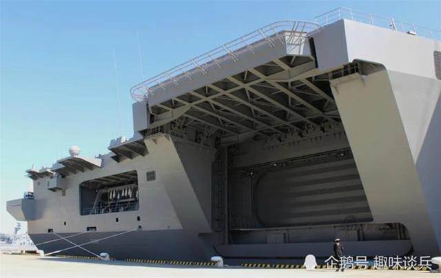 日本航母登場，F35B戰機出云號起降，直升機航母成身真正的航母