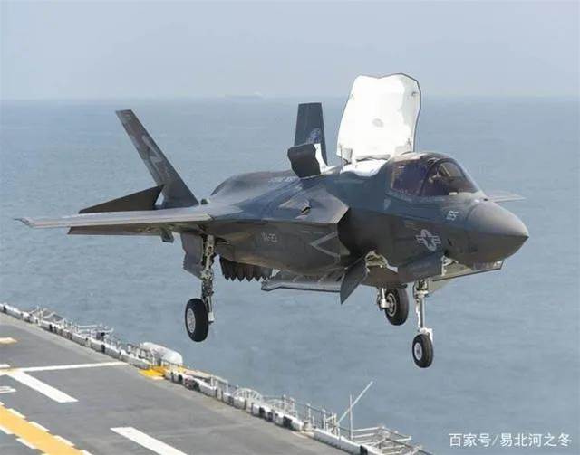 日本航母登場，F35B戰機出云號起降，直升機航母成身真正的航母