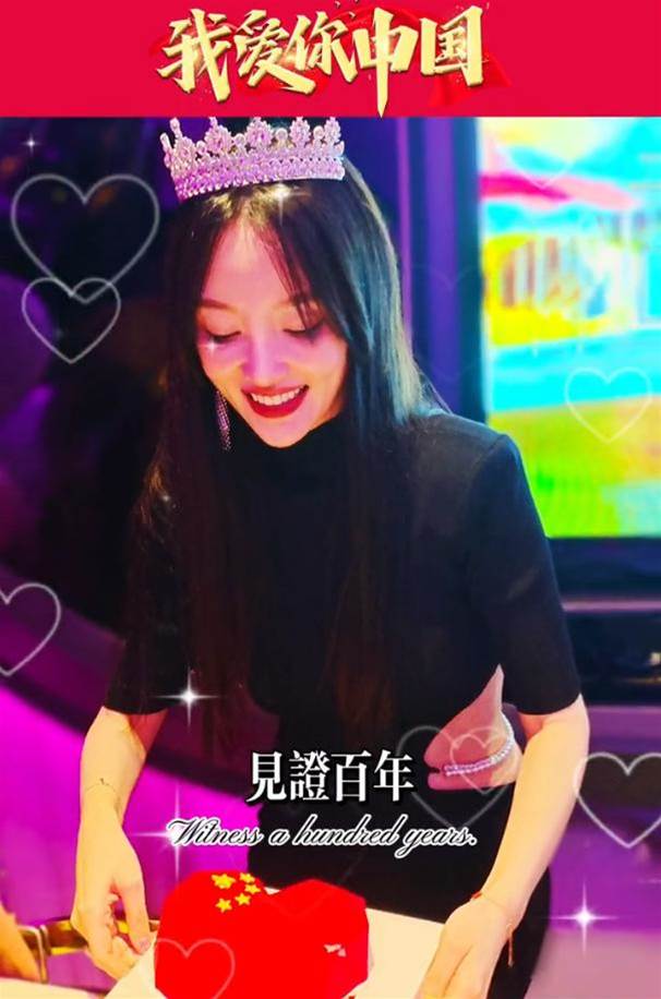 李小璐攜女兒與友聚會，甜馨屈膝摟媽媽腰，母女默契比心太有愛