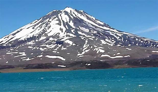 世界風光欣賞——阿根廷門多薩省邁波火山景色