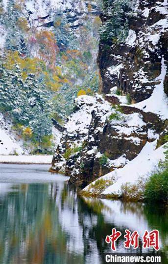 張張壁紙！快來下載屬于你的秋雪六盤山美景