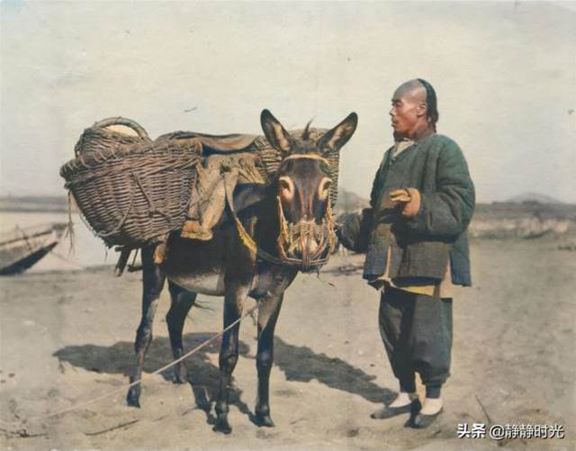 晚清老照片：男子酷似郭德綱，洋人拿刀叉吃中餐，汽車開到頤和園