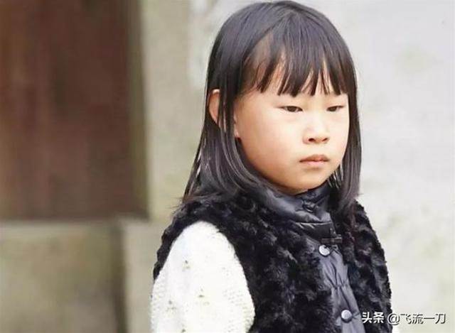 有種“整容式長大”叫小沈陽女兒，近照五官長開后，美到認不出