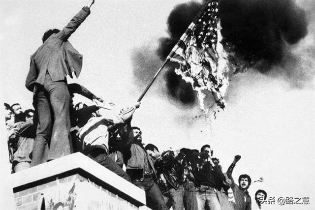 79年伊朗學生占領美國大使館，53人被扣押，美營救還未開始就敗了