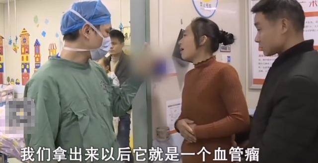 高齡孕婦40歲生下獨眼寶寶，天生只有一顆眼球，母親甘心為女捐眼