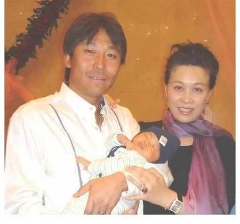 那英：愛過蔡國慶，為愛未婚生子，分手后帶著男友兒子嫁給朋友