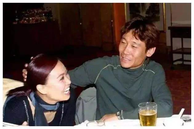 那英：愛過蔡國慶，為愛未婚生子，分手后帶著男友兒子嫁給朋友