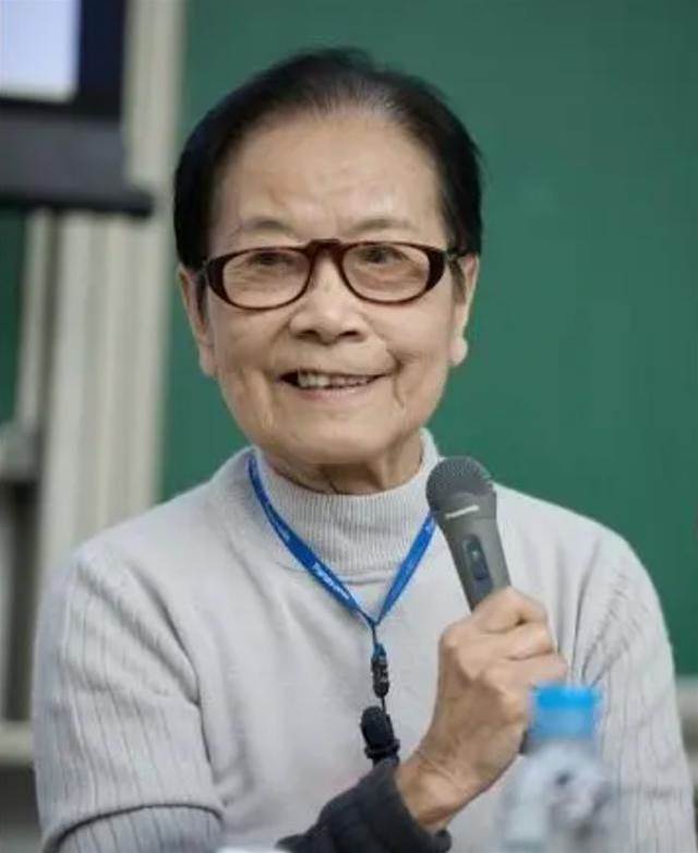 精準預言中國崛起和自己活103歲，國學大師葉曼，到底是何來頭？