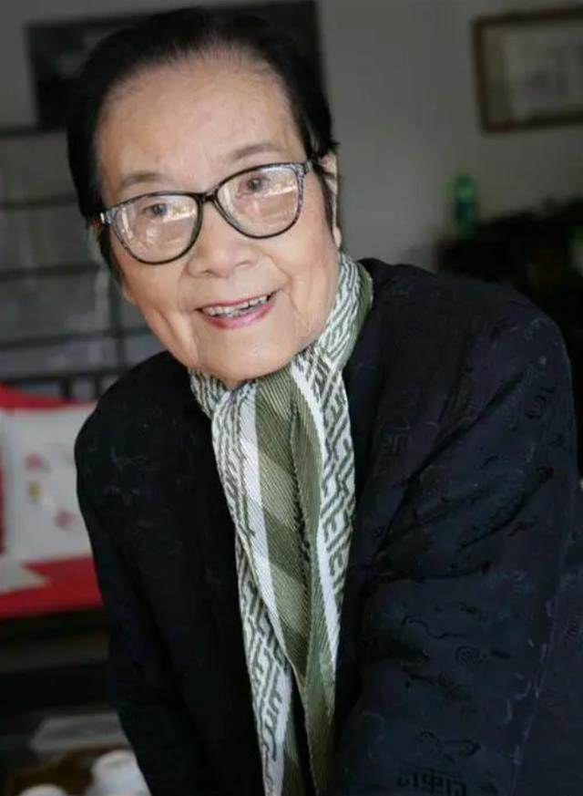 精準預言中國崛起和自己活103歲，國學大師葉曼，到底是何來頭？