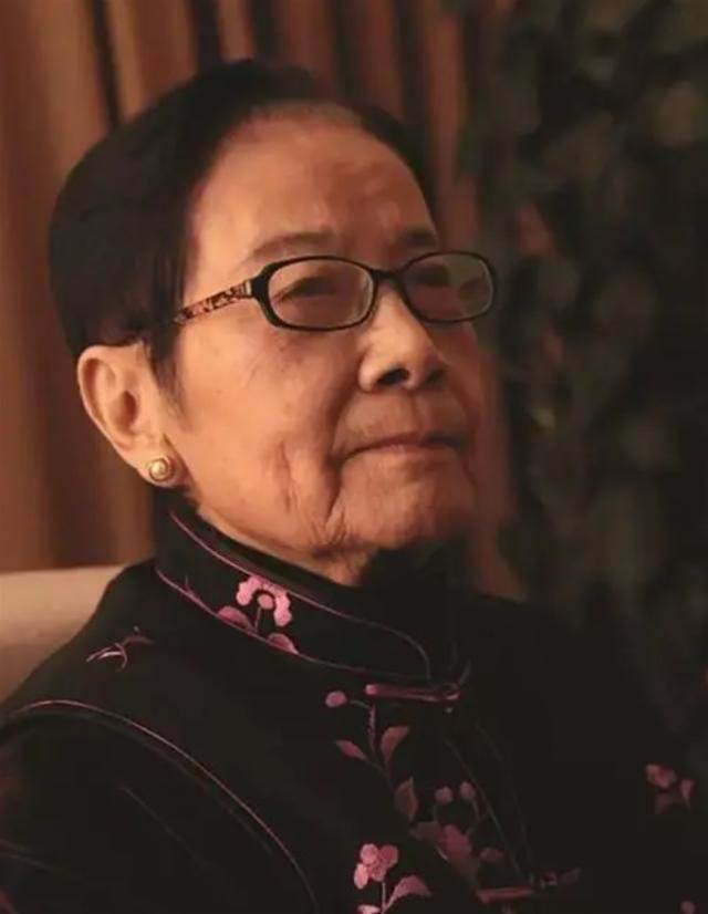 精準預言中國崛起和自己活103歲，國學大師葉曼，到底是何來頭？