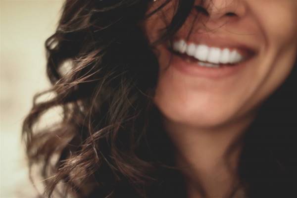 long black haired woman smiling close-up photography