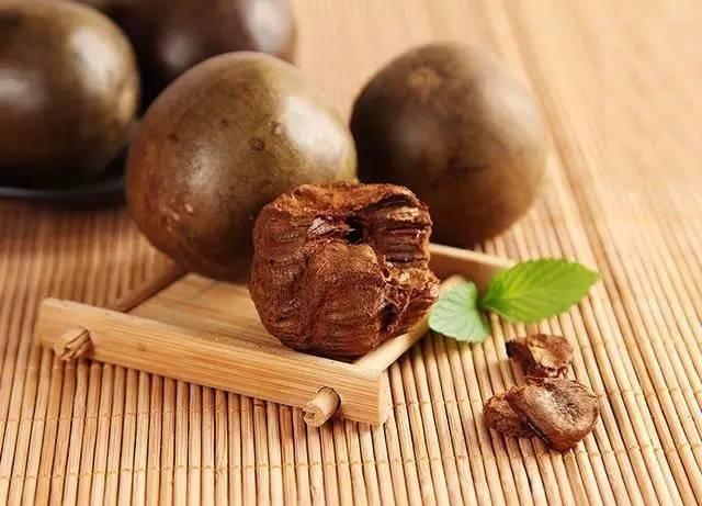 罗汉果泡水喝有什功效教你如何制作罗汉果茶!