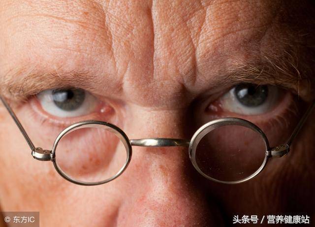 眼睛经常模糊看不清?小心是肝病恶化的徵兆
