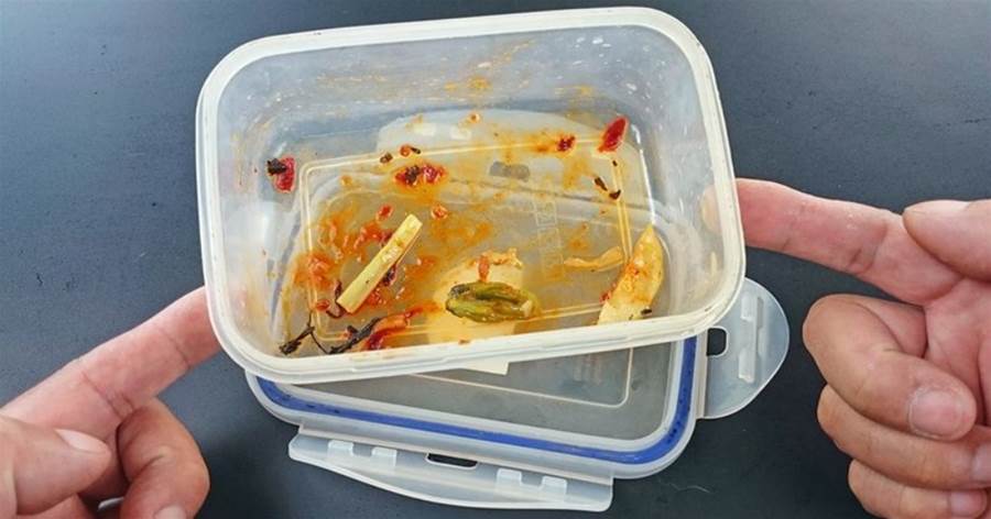 塑料飯盒滿是油污，怎麼洗都油膩膩？學會這招，洗的像新的一樣！