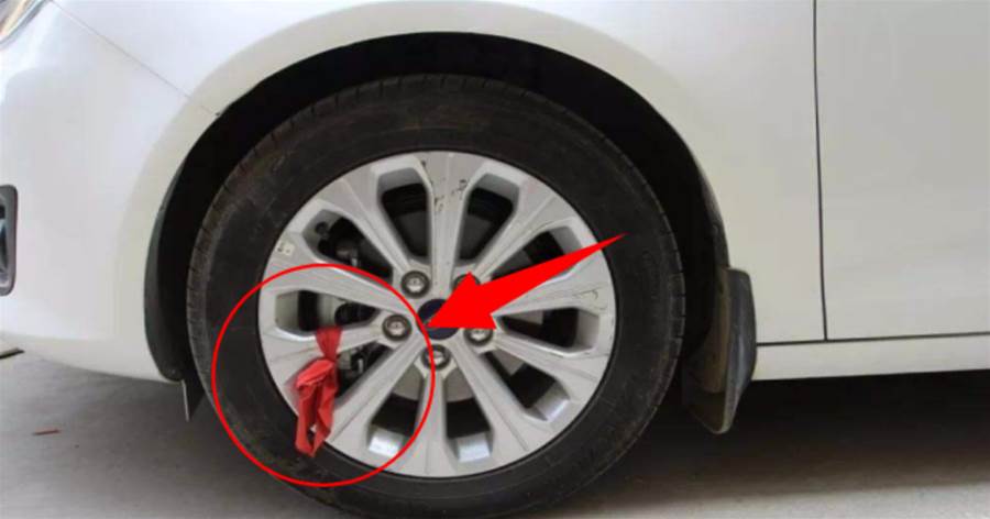 路上遇到輪胎系紅繩的車，一定要主動避讓，原因簡單，老司機都懂