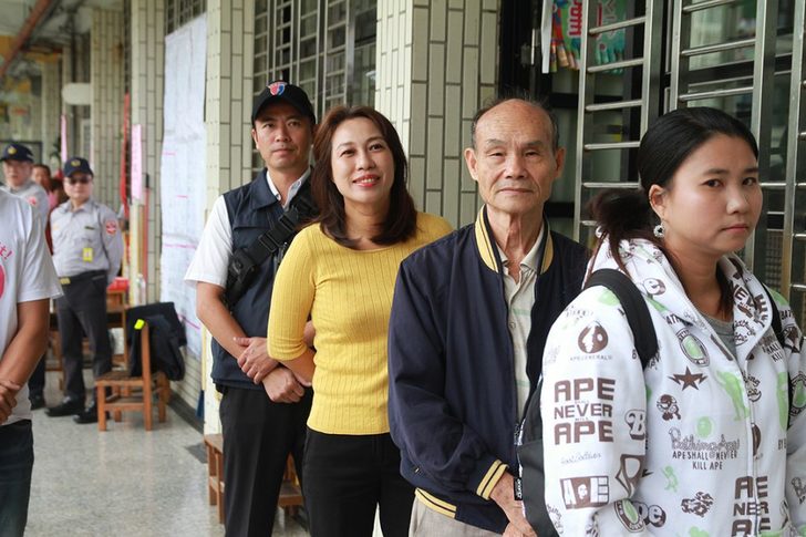 刘晓玫投下神圣一票 轻松面对选举结果